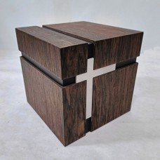 Урна для праха «Куб с крестом» шпон венге